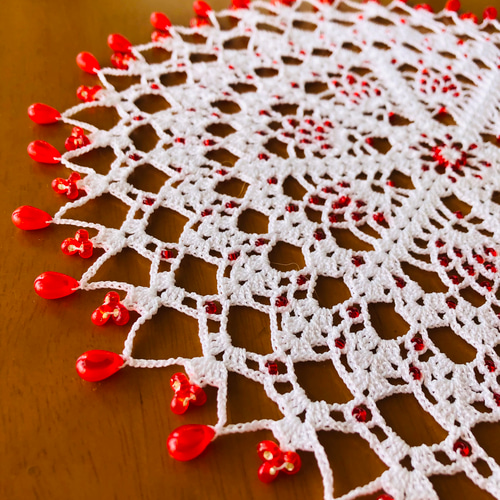 新作】NOKOのカラフルレース編み 真っ赤なティアーズドロップドイリー