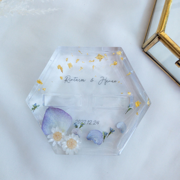 紫陽花の花びらとスターフラワーのレジンリングピロー×アンティークガラスケース 4枚目の画像