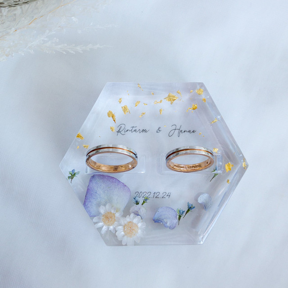 紫陽花の花びらとスターフラワーのレジンリングピロー×アンティークガラスケース 1枚目の画像