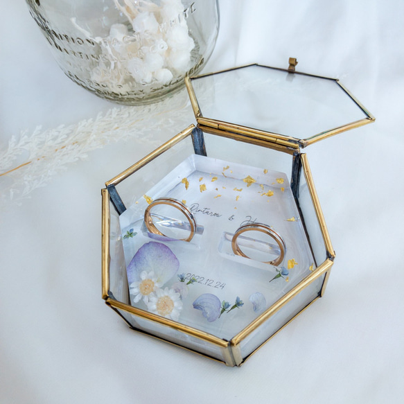 紫陽花の花びらとスターフラワーのレジンリングピロー×アンティークガラスケース 6枚目の画像
