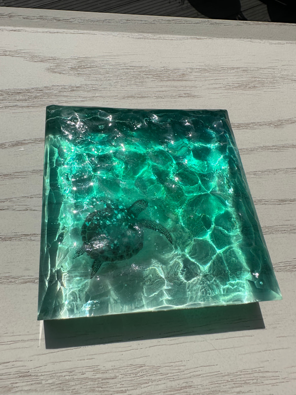 訳あってアウトレットです　インテリアアートブロック　エメラルドグリーンの海とカメ　スケルトン海 5枚目の画像