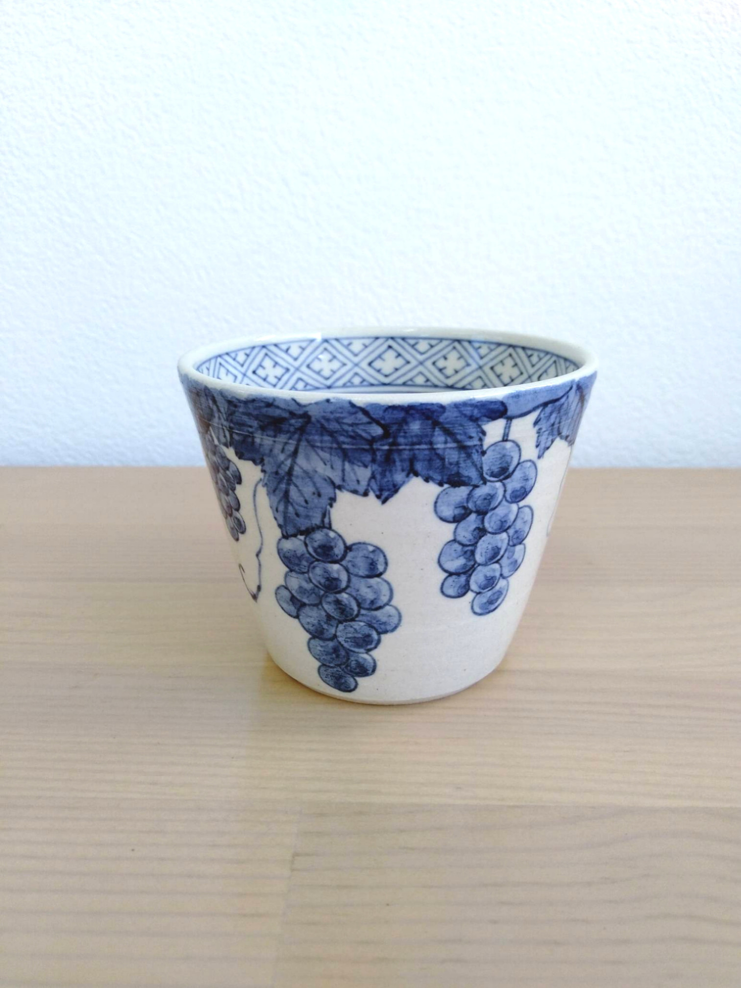 明治ごろ　草花文の蕎麦猪口　5客セット！　手書き絵付け 明治ごろ 草花文の蕎麦猪口 5客セット！ 手書き絵付け 明治ごろ 草花
