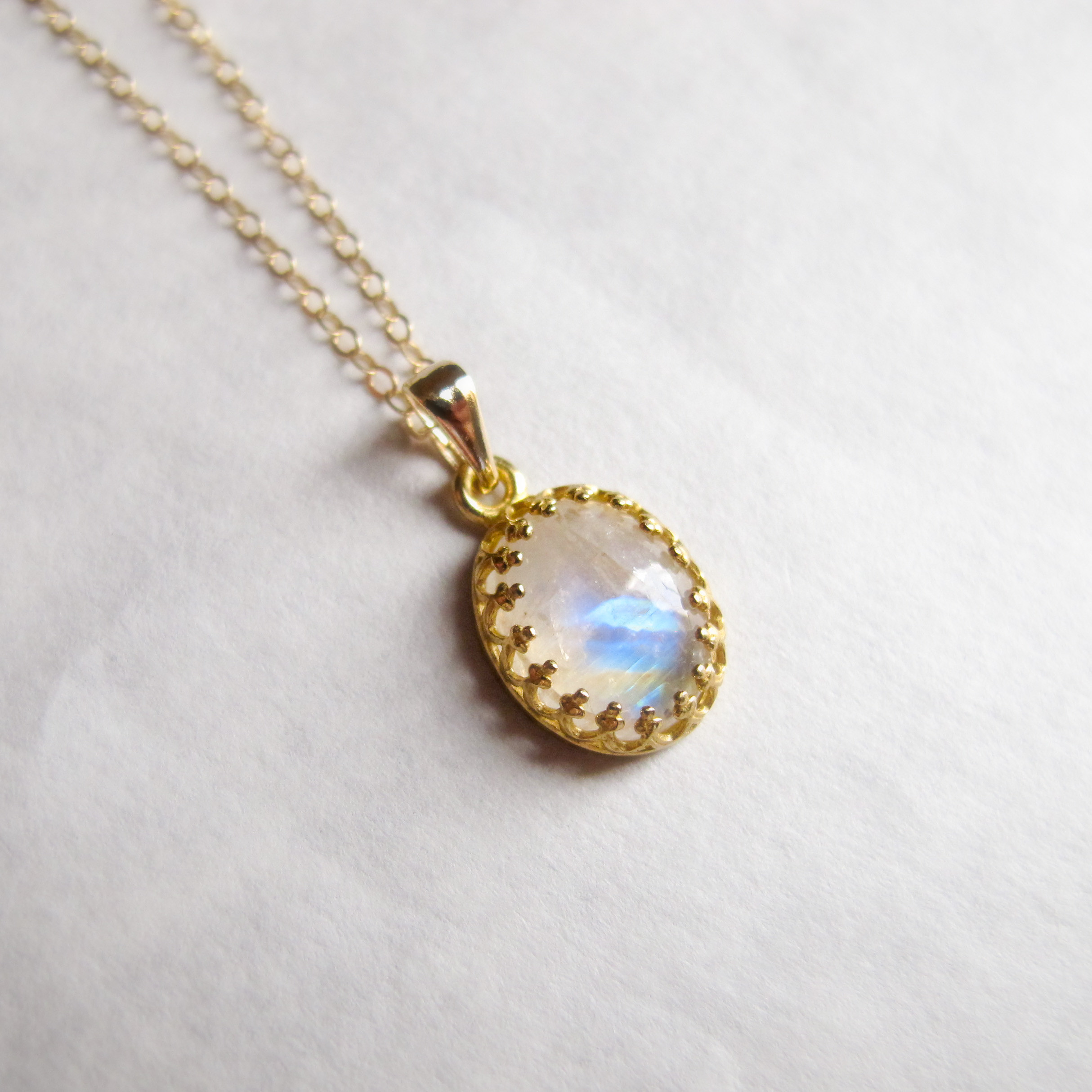 天然石レインボームーンストーンクラウン14kgfネックレス（10×8mm）