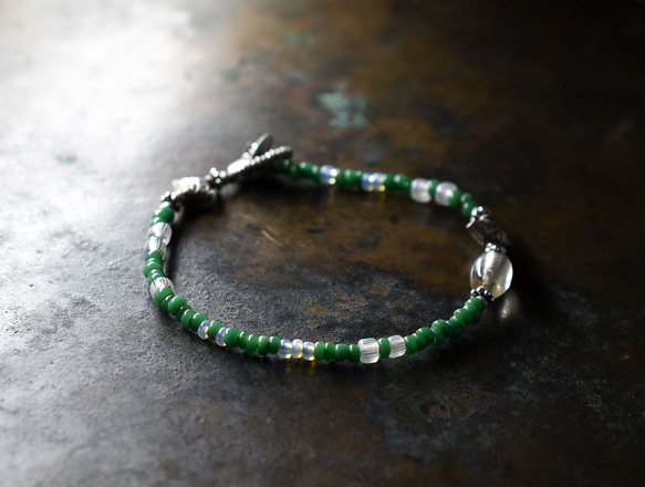 透明波西米亞珠和印度零件，醋栗，綠色古董珠，蛋白石玻璃手鍊 第2張的照片