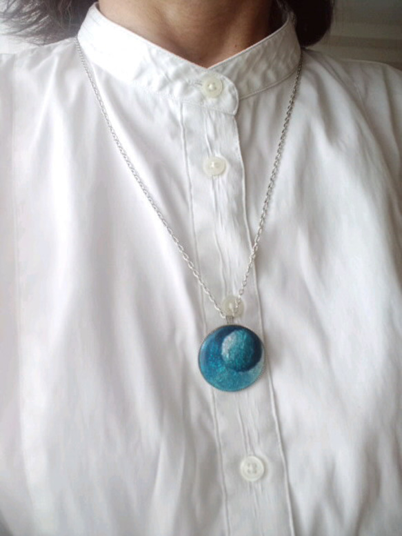 再販 七宝焼ブローチ・ペンダント「月ふたつ」 3枚目の画像