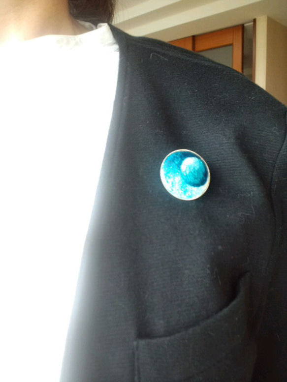 再販 七宝焼ブローチ・ペンダント「月ふたつ」 2枚目の画像