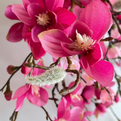 モダンなピンク木蓮ブーケ ウェディング アーティフィシャルフラワー　マグノリア オシャレ 7枚目の画像
