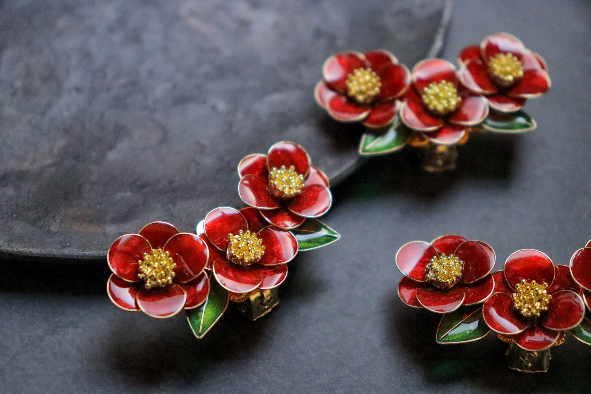 椿のイヤーカフ　クリスマス/お正月/成人式/着物/浴衣/和装