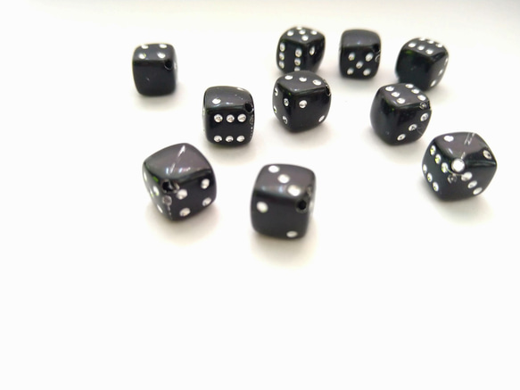サイコロ（ダイス）パーツ 黒×白 アクリル 樹脂 パーツ 送料無料
