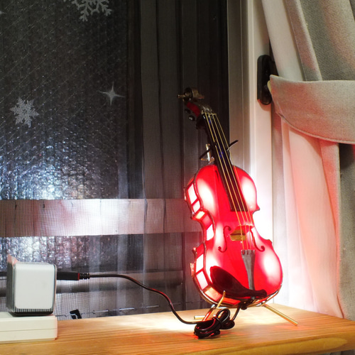 赤いバイオリン new8；ステンドグラス作品 LEDを組み込んだ