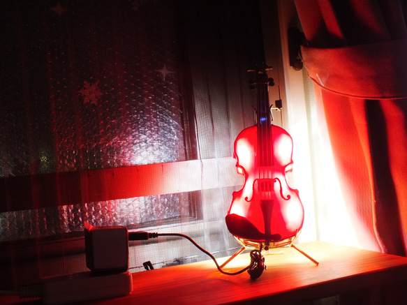 赤いバイオリン　new8；ステンドグラス作品　ＬＥＤを組み込んだ手作りランプ。 4枚目の画像
