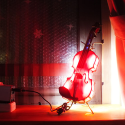 赤いバイオリン　new8；ステンドグラス作品　ＬＥＤを組み込んだ手作りランプ。 6枚目の画像