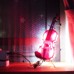 赤いバイオリン　new8；ステンドグラス作品　ＬＥＤを組み込んだ手作りランプ。 5枚目の画像