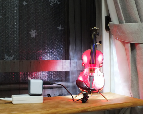 赤いバイオリン new8；ステンドグラス作品 LEDを組み込んだ