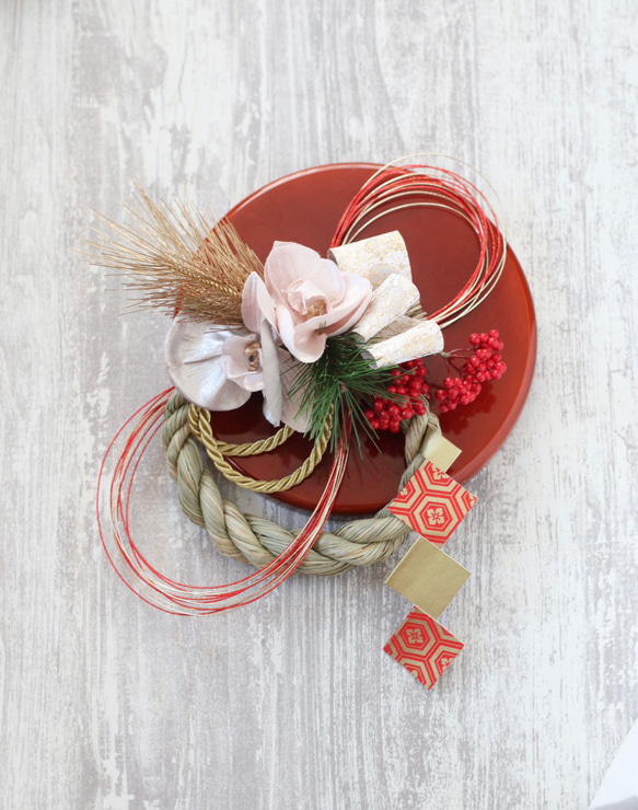 お正月飾り『結』　ベルベット風の胡蝶蘭が上品なしめ飾り 3枚目の画像