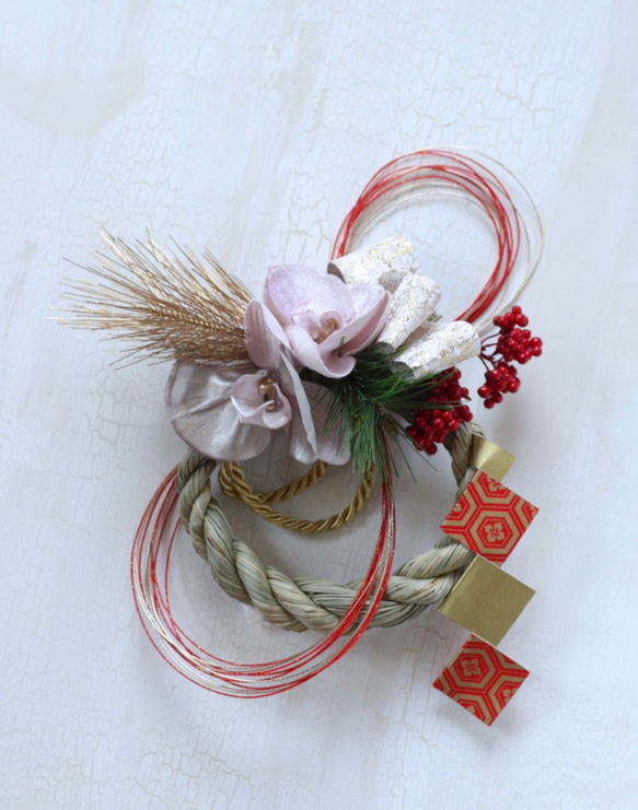 お正月飾り『結』　ベルベット風の胡蝶蘭が上品なしめ飾り 2枚目の画像