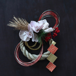 お正月飾り『結』　ベルベット風の胡蝶蘭が上品なしめ飾り 1枚目の画像