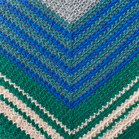 コットンレース糸の三角ショール　ストール　肩掛け　三角　かぎ針編み　編み物　編物 5枚目の画像