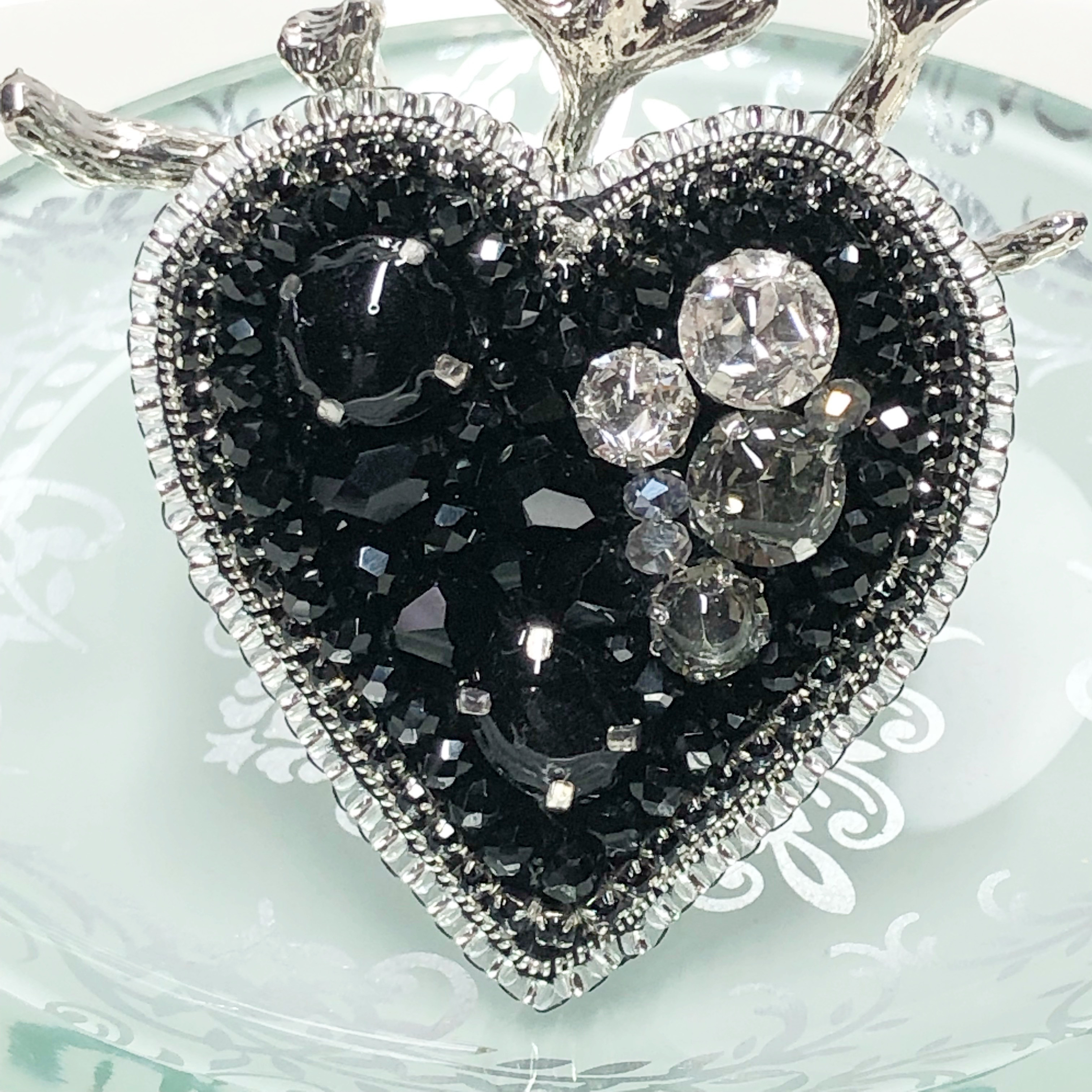 ♡新作♡ブラックゴールド刺繍ブラックバタフライビジュースワロフスキー