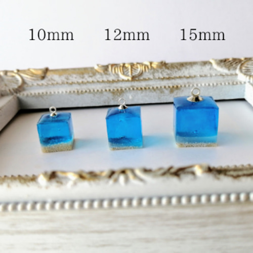 シンプルキューブ海ネックレス(ブルー)15mm / レジン / 海底