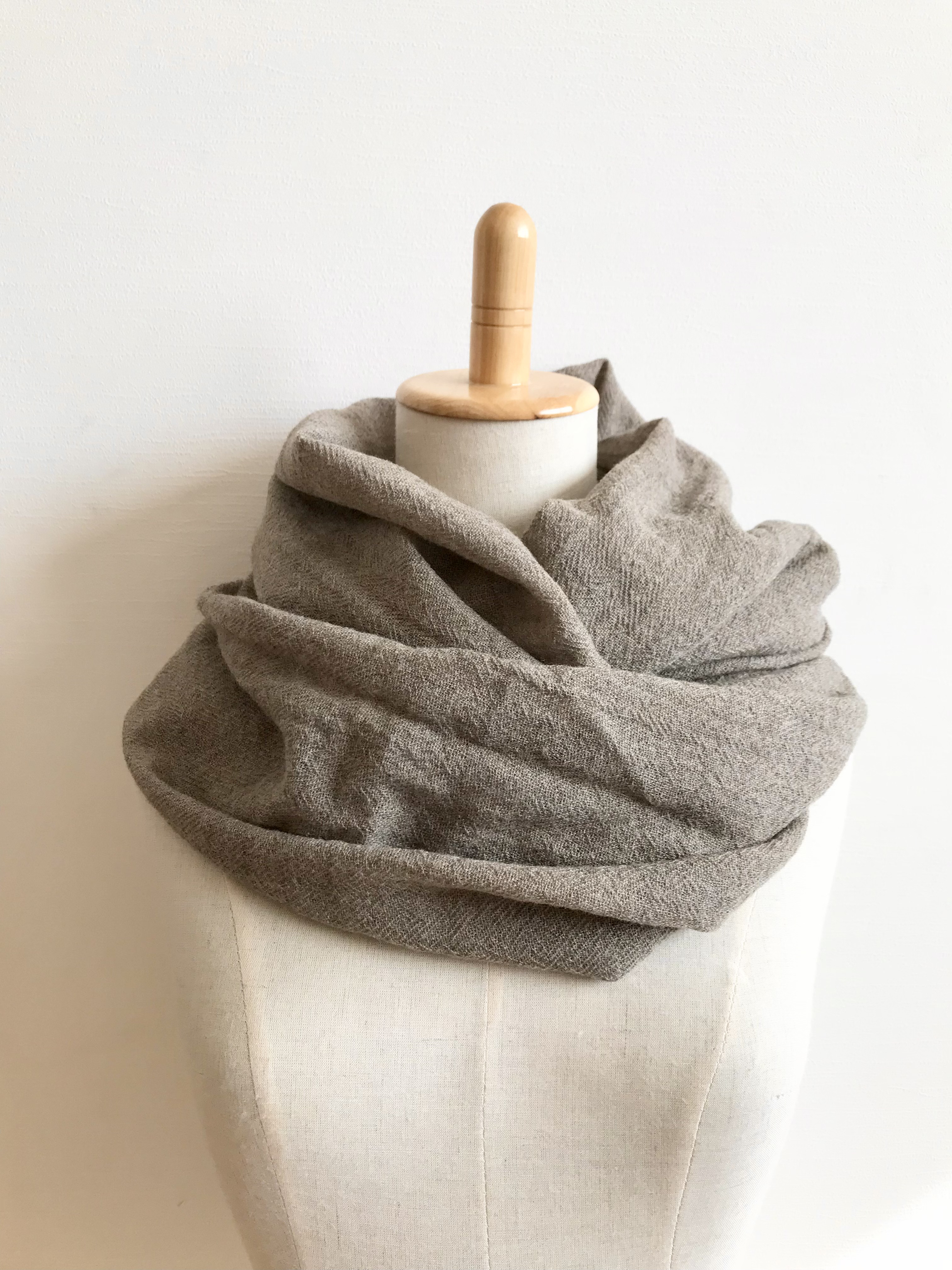 《特集掲載》ウールガーゼのスヌード＊ダークサンドベージュ＊ねじりあり