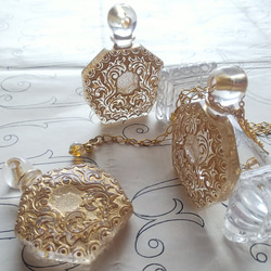 ヴィンテージ　Gold-Clear香水瓶（55×40ﾐﾘ）マットGold　ロング ネックレス 2枚目の画像