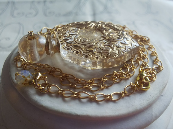 ヴィンテージ　Gold-Clear香水瓶（55×40ﾐﾘ）マットGold　ロング ネックレス 4枚目の画像