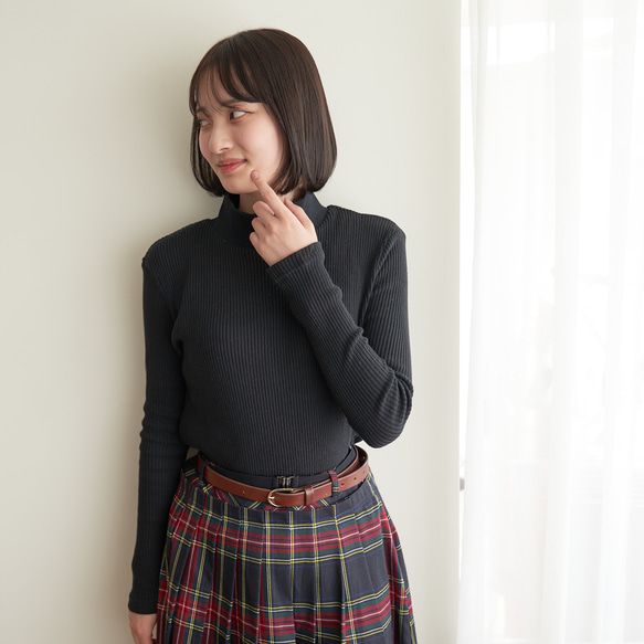 Morino Gakko 棉質羅紋針織高領長袖上衣，黑色 | mg-te21-bk 第2張的照片