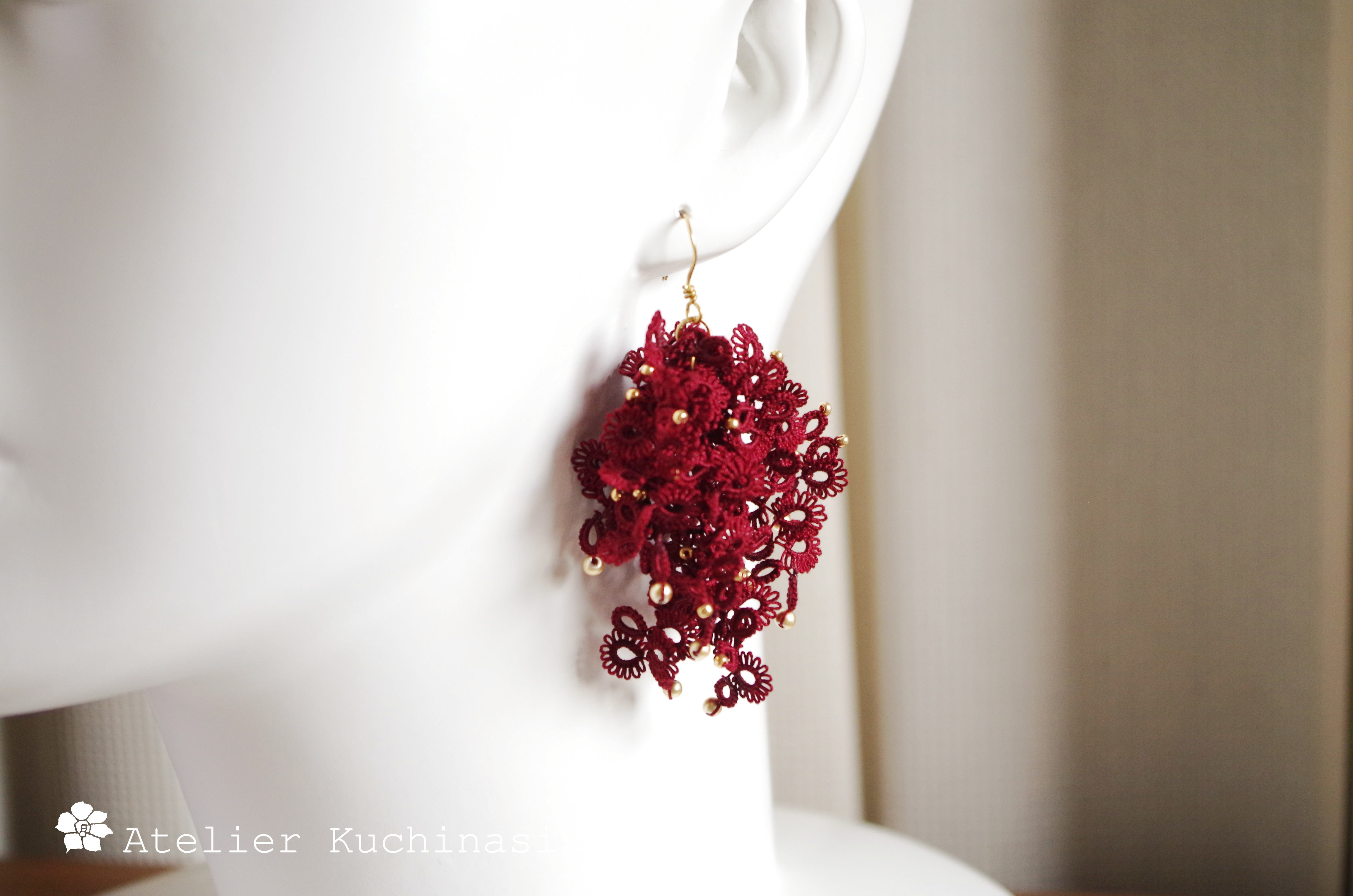 【受注製作】タティングレースのふわふわピアス〈ボルドー〉