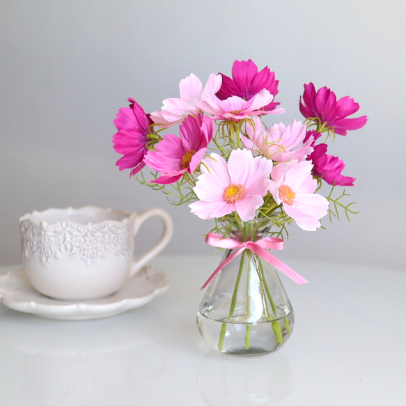 《ずっと咲いてる》リボン付き花瓶のデスクに置ける3色コスモス〈無料ギフトラッピング〉 3枚目の画像