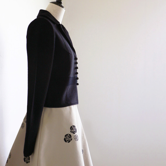 售罄！ 【只要穿上它，你的風格就會成真！ ] Kanoko 針織腰圍平褶短夾克 [黑色] 第7張的照片
