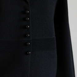 售罄！ 【只要穿上它，你的風格就會成真！ ] Kanoko 針織腰圍平褶短夾克 [黑色] 第9張的照片