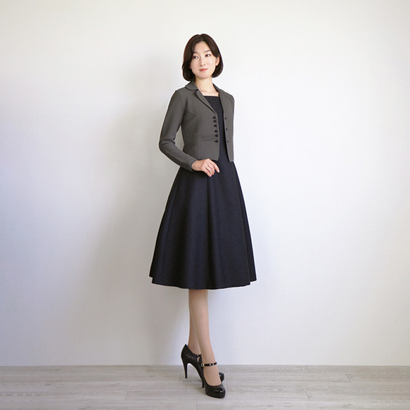 售罄！ 【只要穿上它，你的風格就會成真！ ] Kanoko 針織腰圍平褶短夾克 [黑色] 第4張的照片