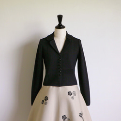售罄！ 【只要穿上它，你的風格就會成真！ ] Kanoko 針織腰圍平褶短夾克 [黑色] 第5張的照片