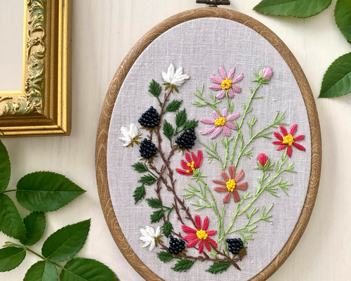 ☆ミュゲです☆秋桜便り2024 コスモスガーデンの刺繍　タペストリー RIOLISクロスステッチ刺繍キット No.583 