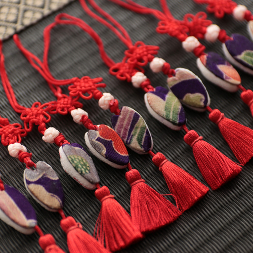 狐の嫁入り（6匹）縮緬細工・古布・ハンドメイド・置物 楽天市場】正絹古布の縮緬細工 狐の嫁入り(台付き)【正絹古布