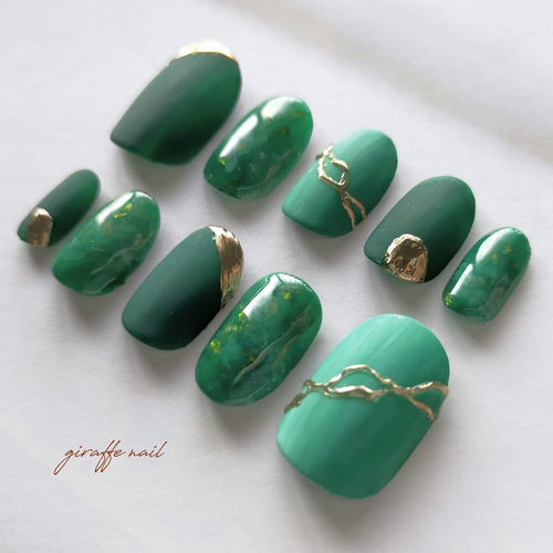 124 ネイルチップ グリーンネイル ニュアンスネイル 秋ネイル ダーク