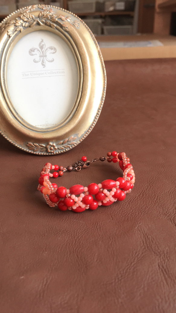 キットor完成品★真っ赤な珊瑚の編みブレスレット 4枚目の画像