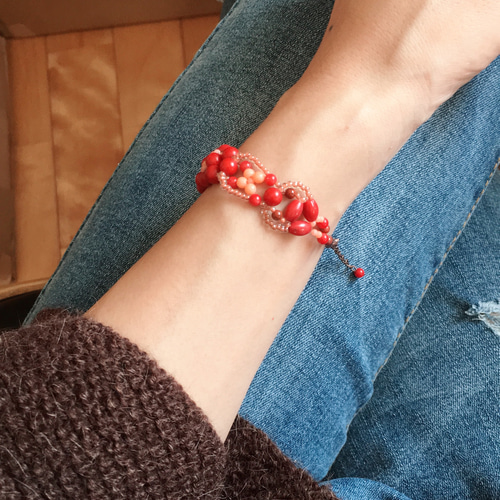 キットor完成品☆真っ赤な珊瑚の編みブレスレット キット Asian Bloom