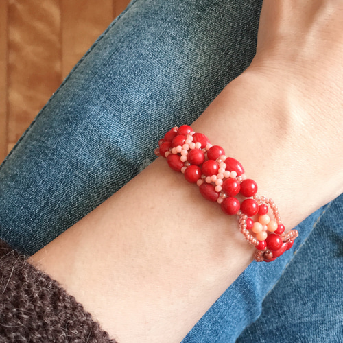 キットor完成品☆真っ赤な珊瑚の編みブレスレット キット Asian Bloom