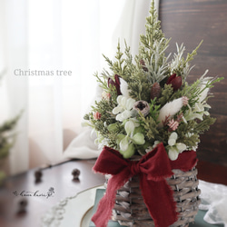 「早割クリスマス」大人シックなクリスマスツリー ❁ シャビー ナチュラル アートフラワー 木の実 冬 Creema限定 1枚目の画像