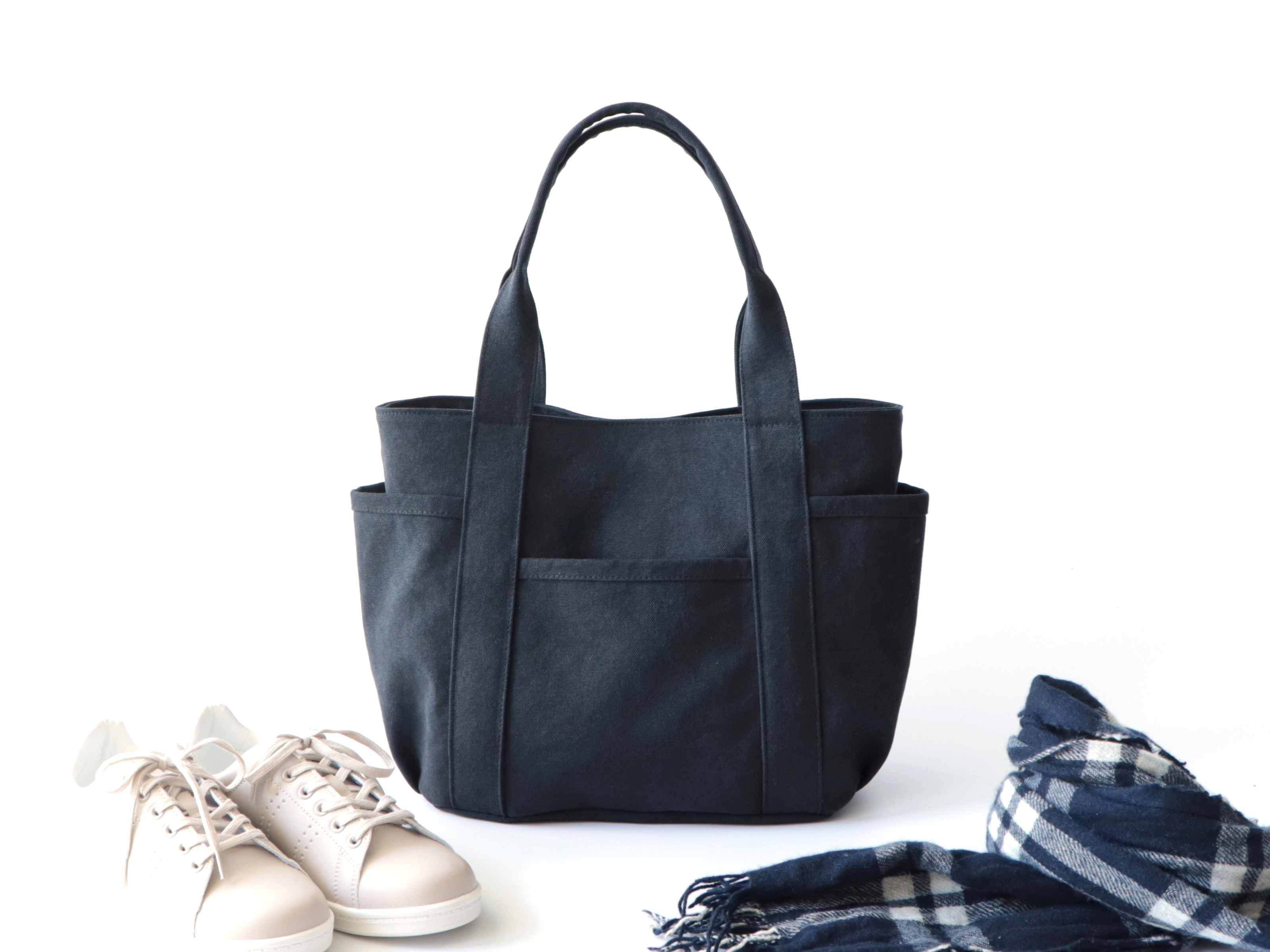 カジュアルトート＊ポケット沢山A4サイズ＊お仕事にもお出掛けにも（ブラック）