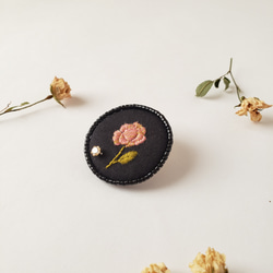 艶のある大人の女性になれる ブローチ 秋の薔薇刺繍 8枚目の画像