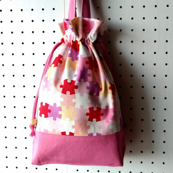【巾着型上履き入れ】パズル　ピンク系×ローズピンク 1枚目の画像