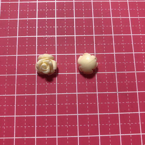 25個 大特価 約1cm 薔薇 バラ パーツ オフホワイト 白 アモール ビーズ