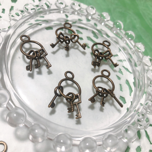 10個 アンティークブロンズ 鍵 キー 鍵束 チャーム パーツ アモール