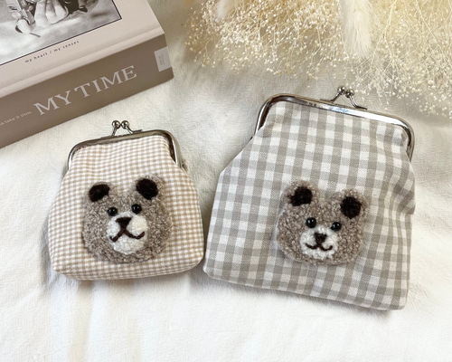 familiar クマ刺繍 ブラックポーチ familiar クマ刺繍 ブラックポーチ - メルカリ