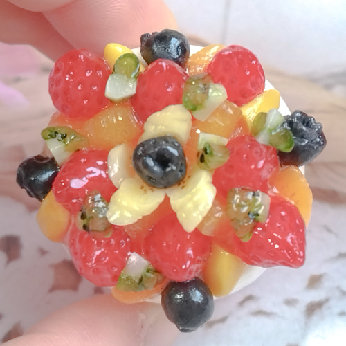 美味しそうなホールケーキセット①(レアチーズ、イチゴ