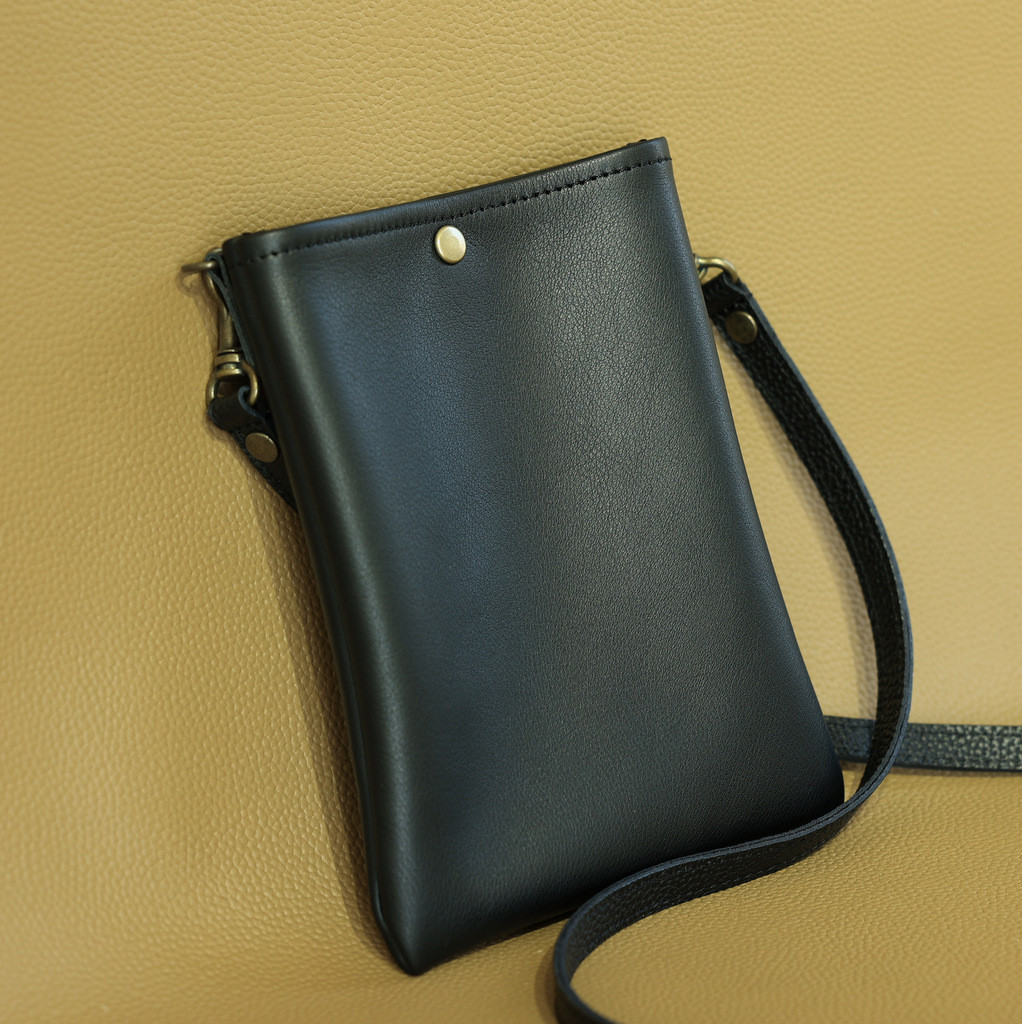 大人のオールレザー シンプルスマホポシェットプレミアム　スムースBlack New!!