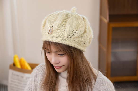手編み【Lady's】♥形のふんわり暖かベレー帽　アイボリー 1枚目の画像